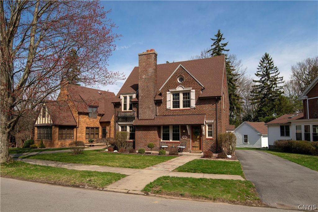 Photo of 2212 Douglas Crescent, Utica, NY 13501 (MLS # S1673355)