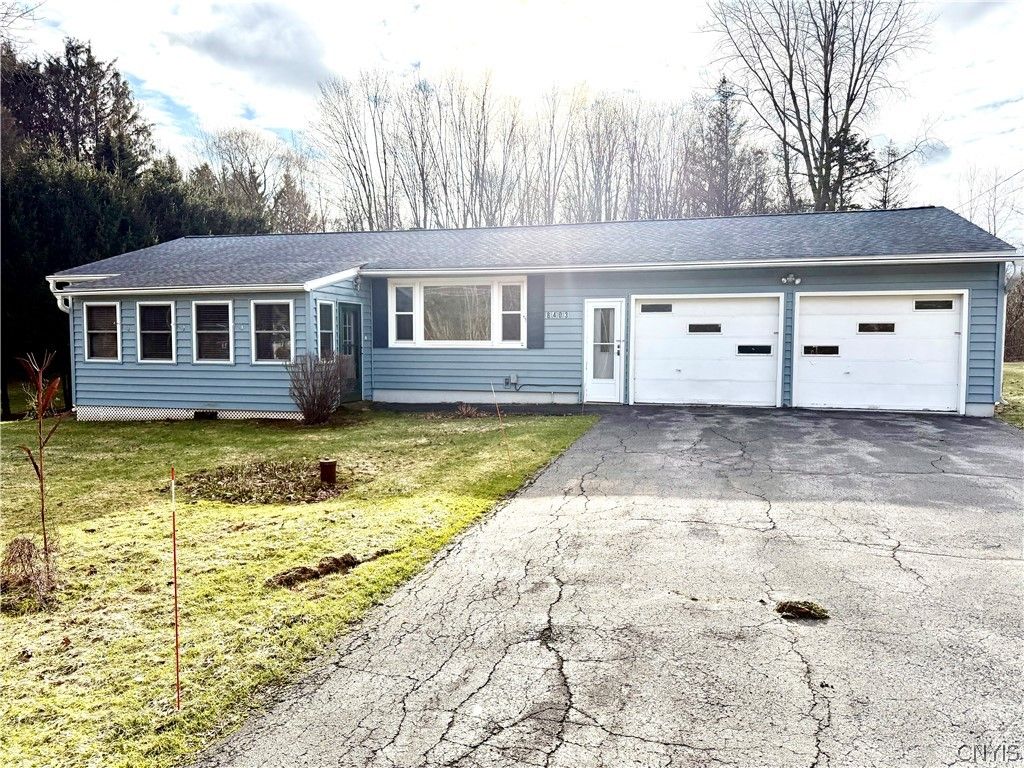 Photo of 8403 N Henry Clay Blvd Boulevard, Clay, NY 13104 (MLS # S1673977)