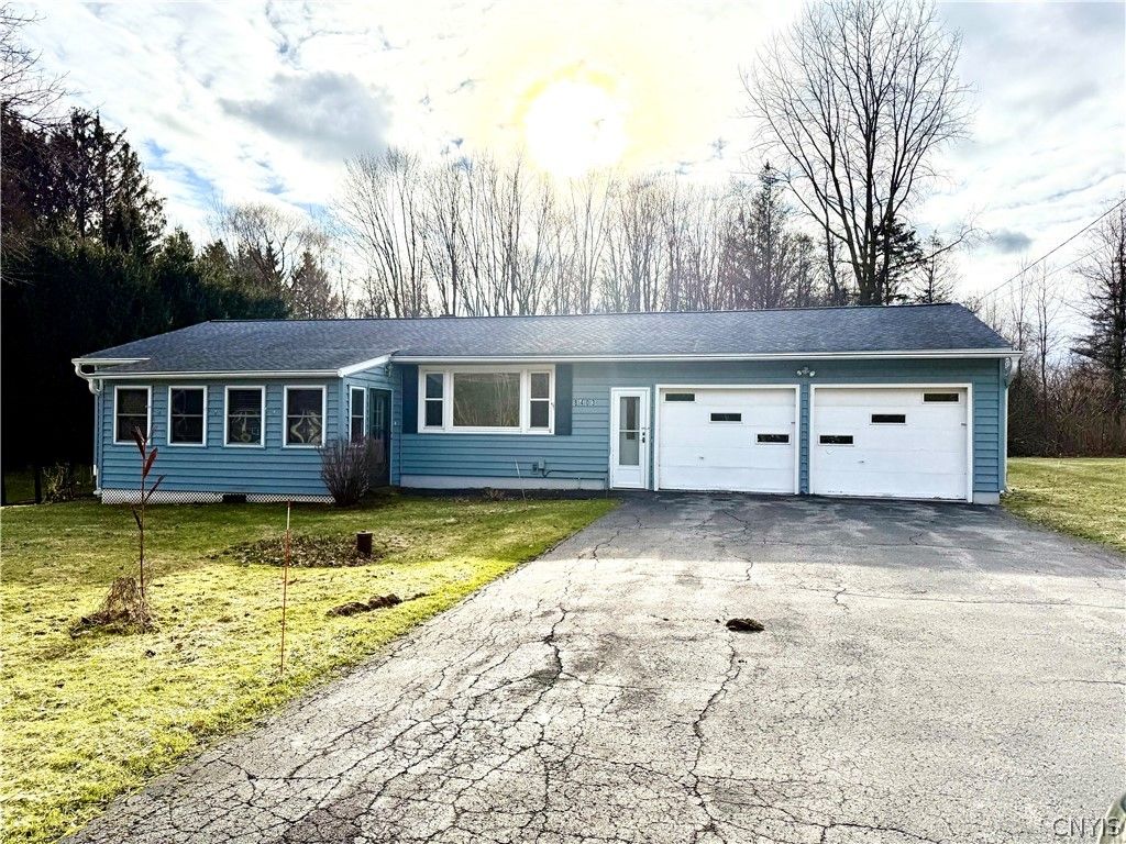 Photo of 8403 N Henry Clay Blvd Boulevard, Clay, NY 13104 (MLS # S1673977)