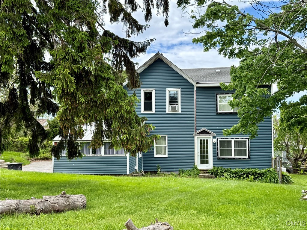 300 W 7th Street