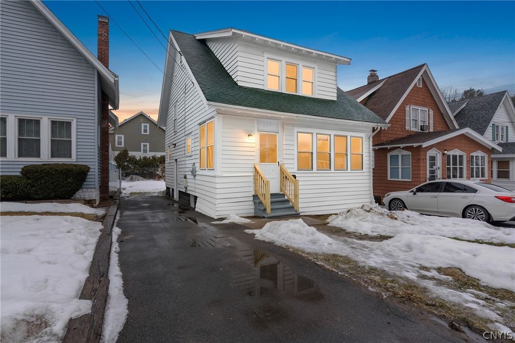 Photo of 305 Ashdale Avenue, Syracuse, NY 13206 (MLS # S1664983)