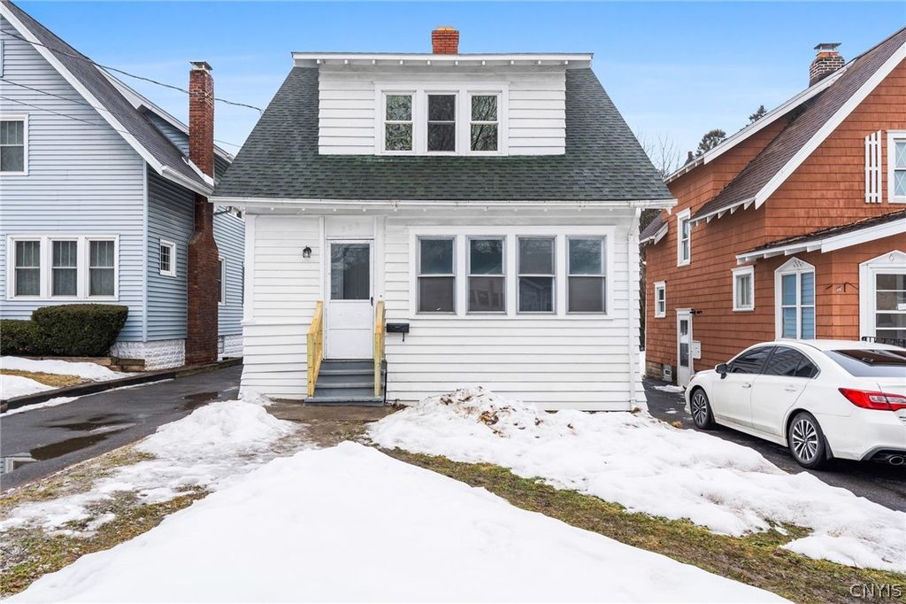 Photo of 305 Ashdale Avenue, Syracuse, NY 13206 (MLS # S1664983)
