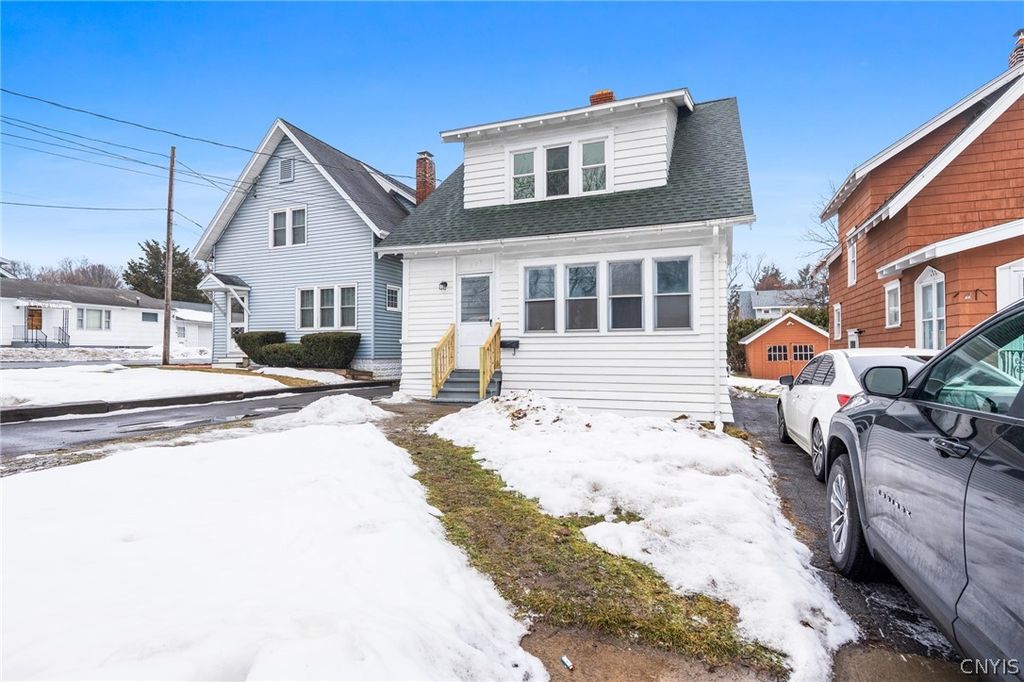 Photo of 305 Ashdale Avenue, Syracuse, NY 13206 (MLS # S1664983)