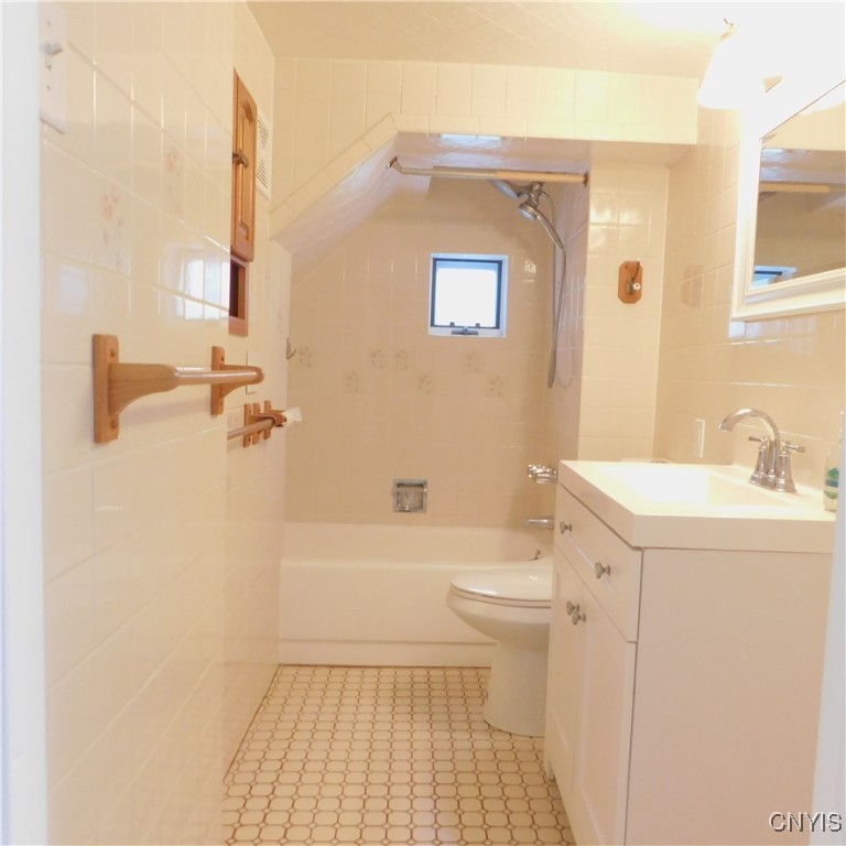 Salina, New York 13088, United States, 2 Bedrooms Bedrooms, ,1 BathroomBathrooms,Residential,Active,20008