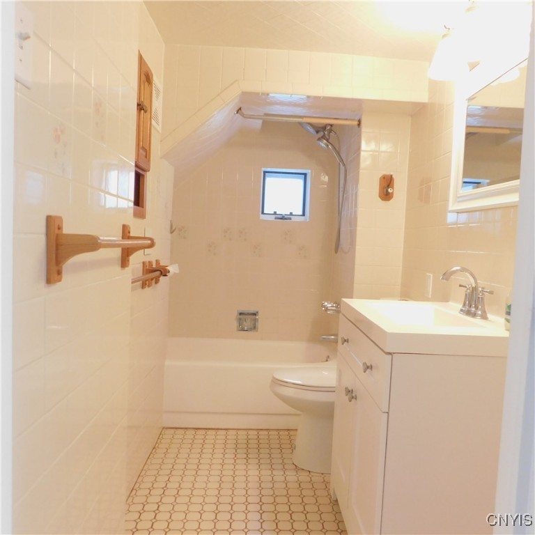 Salina, New York 13088, United States, 2 Bedrooms Bedrooms, ,1 BathroomBathrooms,Residential,Active,20008