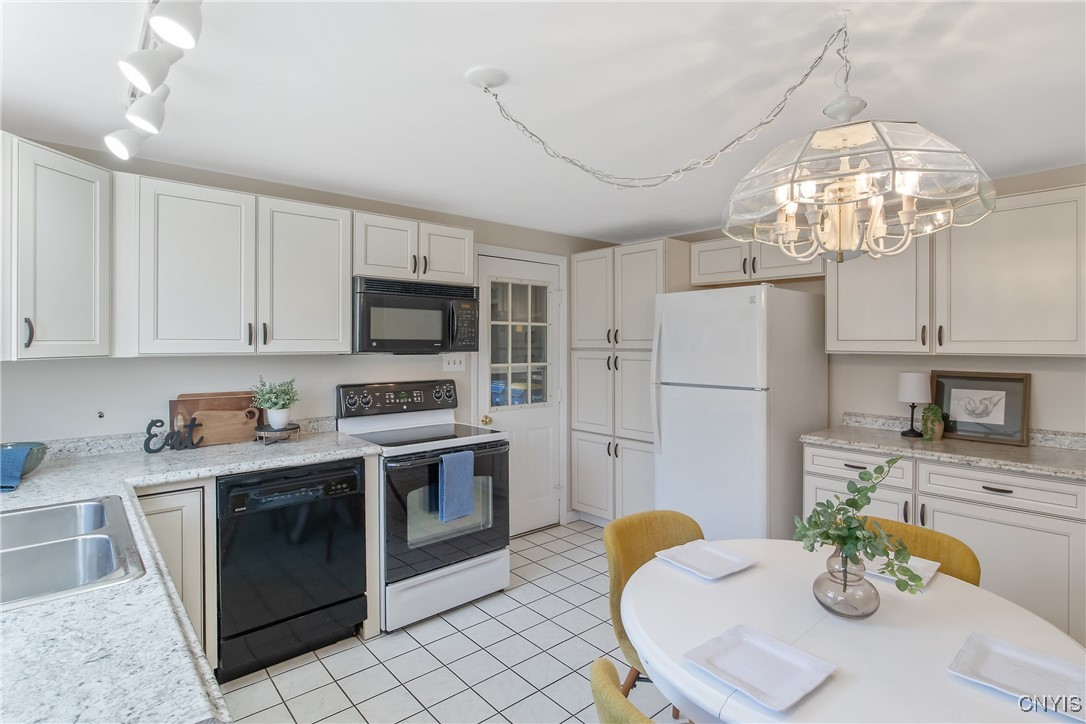 143 Northwood Way, Camillus, New York image 8