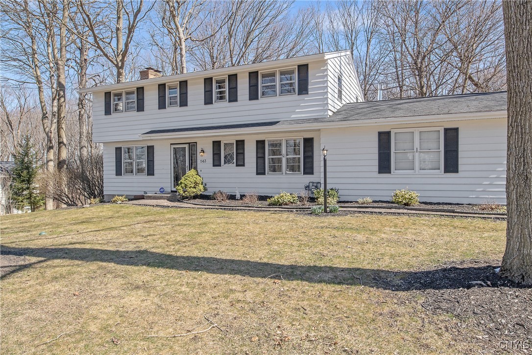 143 Northwood Way, Camillus, New York image 1