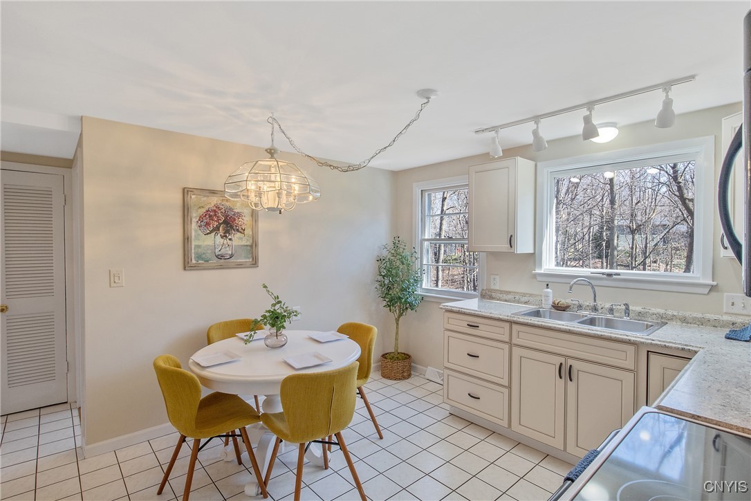143 Northwood Way, Camillus, New York image 7
