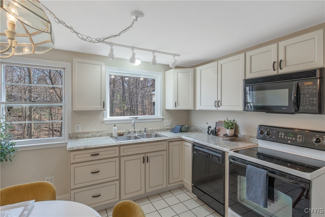 143 Northwood Way, Camillus, New York image 9