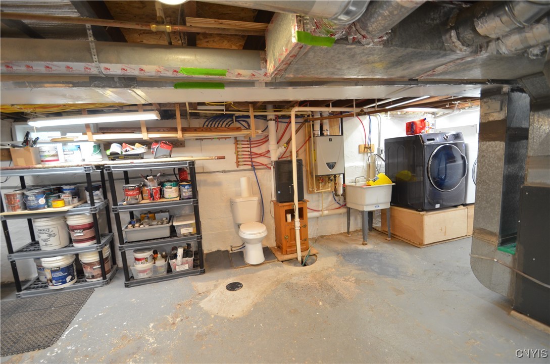 Syracuse, New York 13203, United States, 3 Bedrooms Bedrooms, ,1 BathroomBathrooms,Residential,Pending,140116