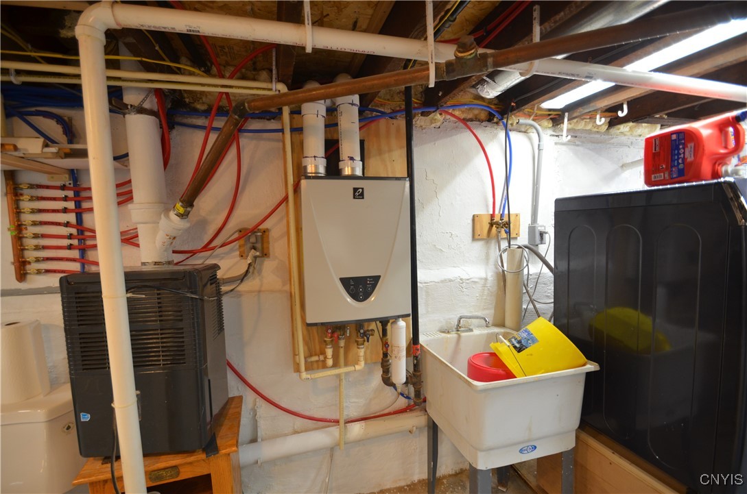 Syracuse, New York 13203, United States, 3 Bedrooms Bedrooms, ,1 BathroomBathrooms,Residential,Pending,140116