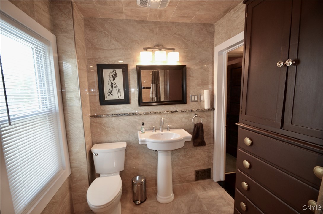 Syracuse, New York 13203, United States, 3 Bedrooms Bedrooms, ,1 BathroomBathrooms,Residential,Pending,140116