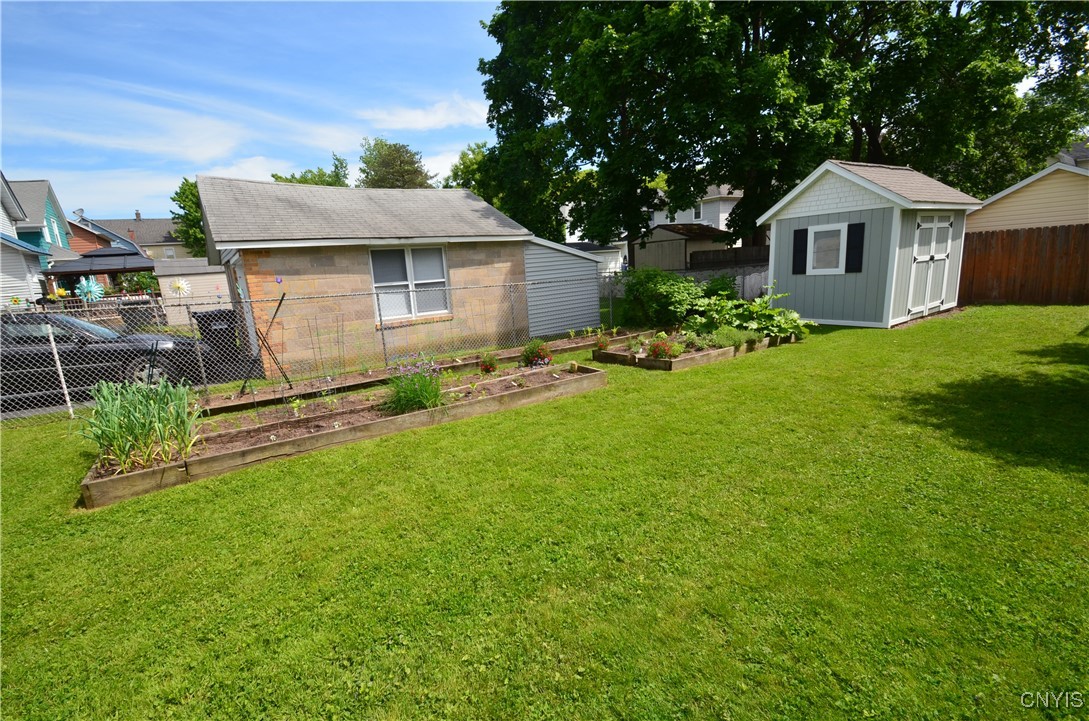 Syracuse, New York 13203, United States, 3 Bedrooms Bedrooms, ,1 BathroomBathrooms,Residential,Pending,140116