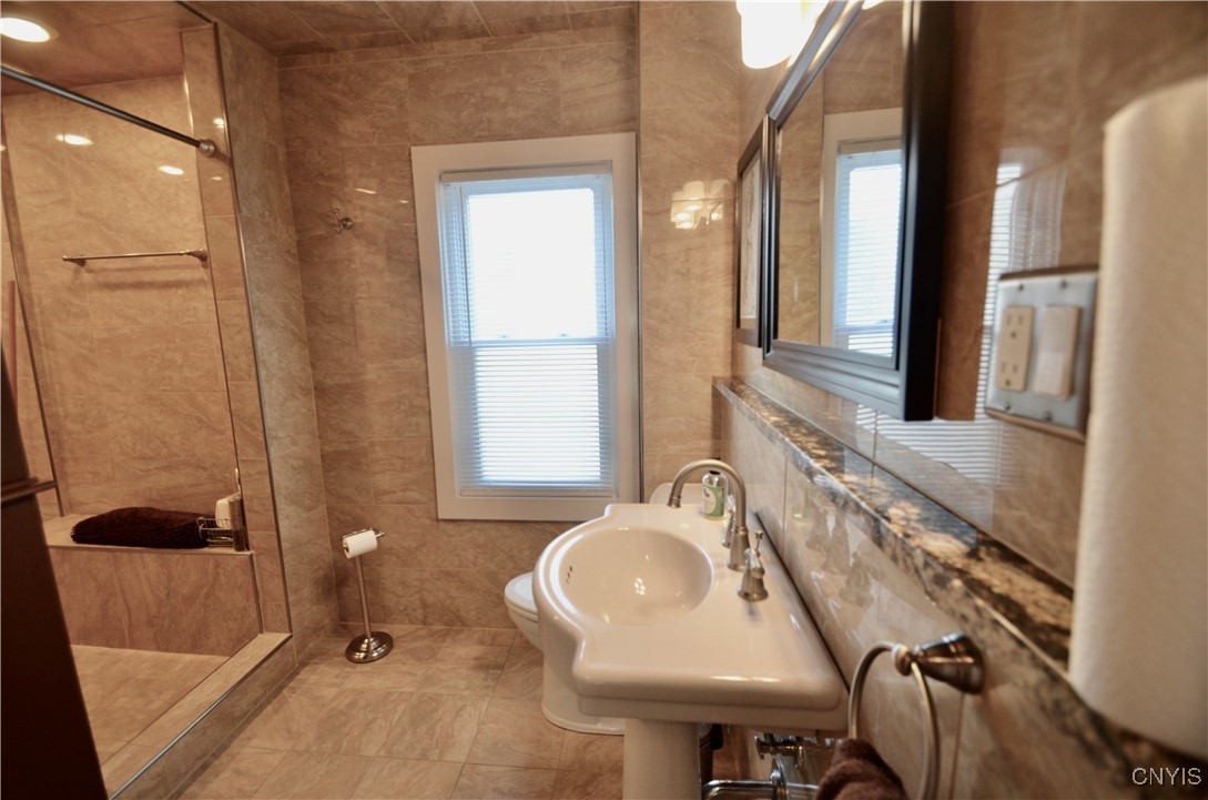 Syracuse, New York 13203, United States, 3 Bedrooms Bedrooms, ,1 BathroomBathrooms,Residential,Pending,140116