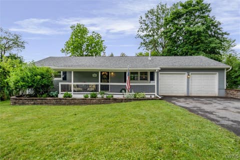 Homes For Sale - 205 Garrett Drive<br/> Manlius, NY 13104