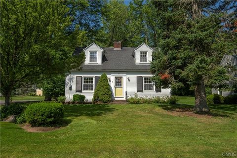 Homes For Sale - 22 Winmar Crescent<br/> Oneida County, New Hartford, NY 13413