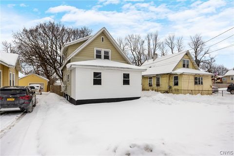 Photo of 110 Edgemere Road, Salina, NY 13208 (MLS # S1661299)