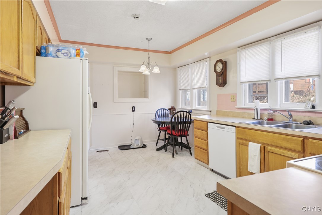 201 Salt Springs Road, Syracuse, New York image 18
