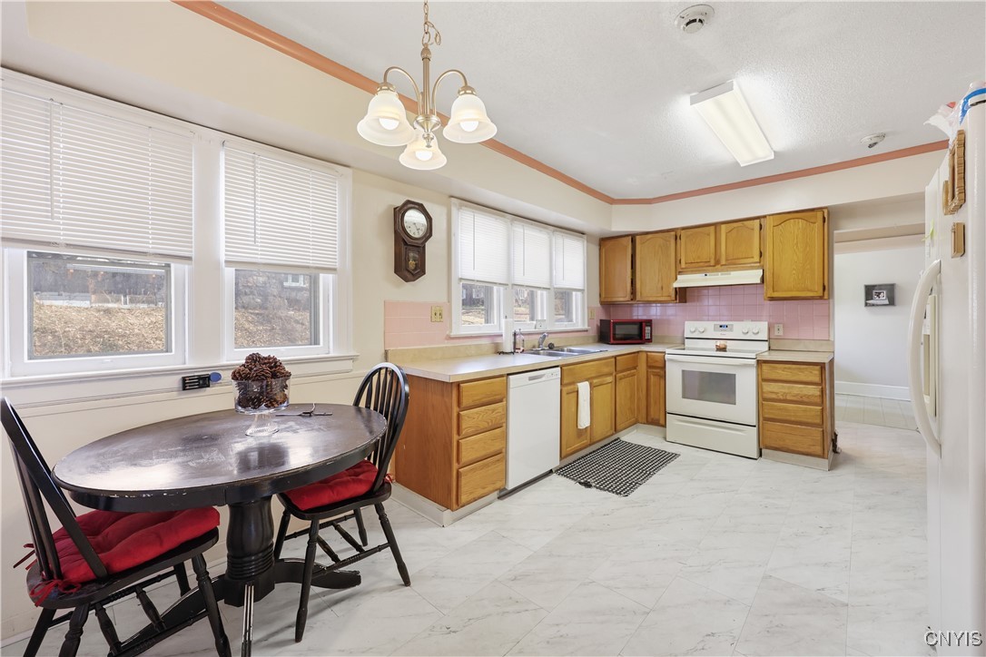 201 Salt Springs Road, Syracuse, New York image 19