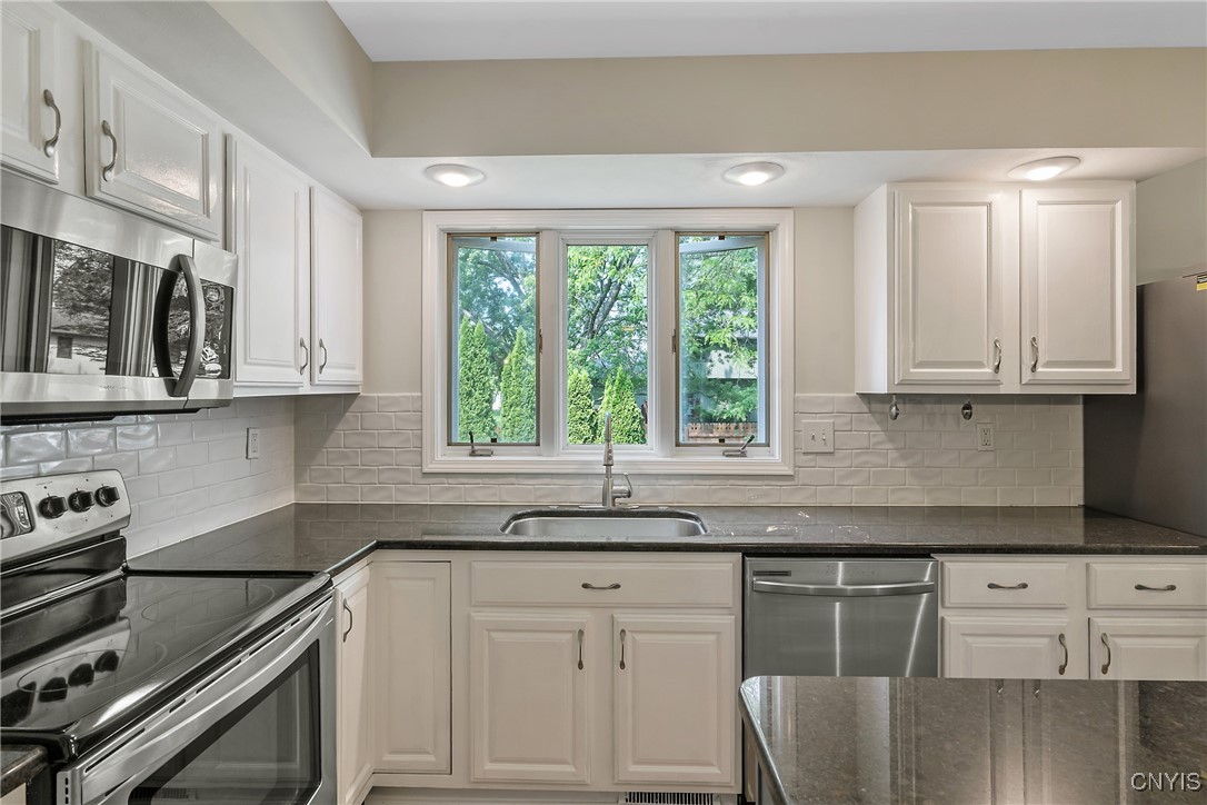 6333 Hardwood Lane, Cicero, New York image 14
