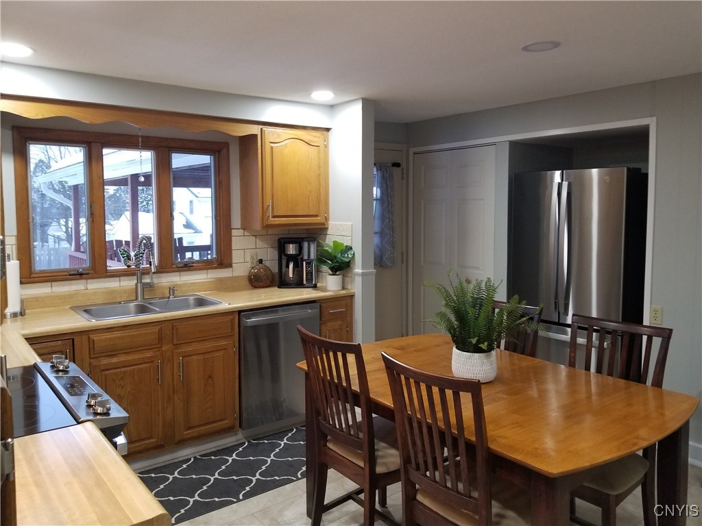124 Charles Drive, Camillus, New York image 6