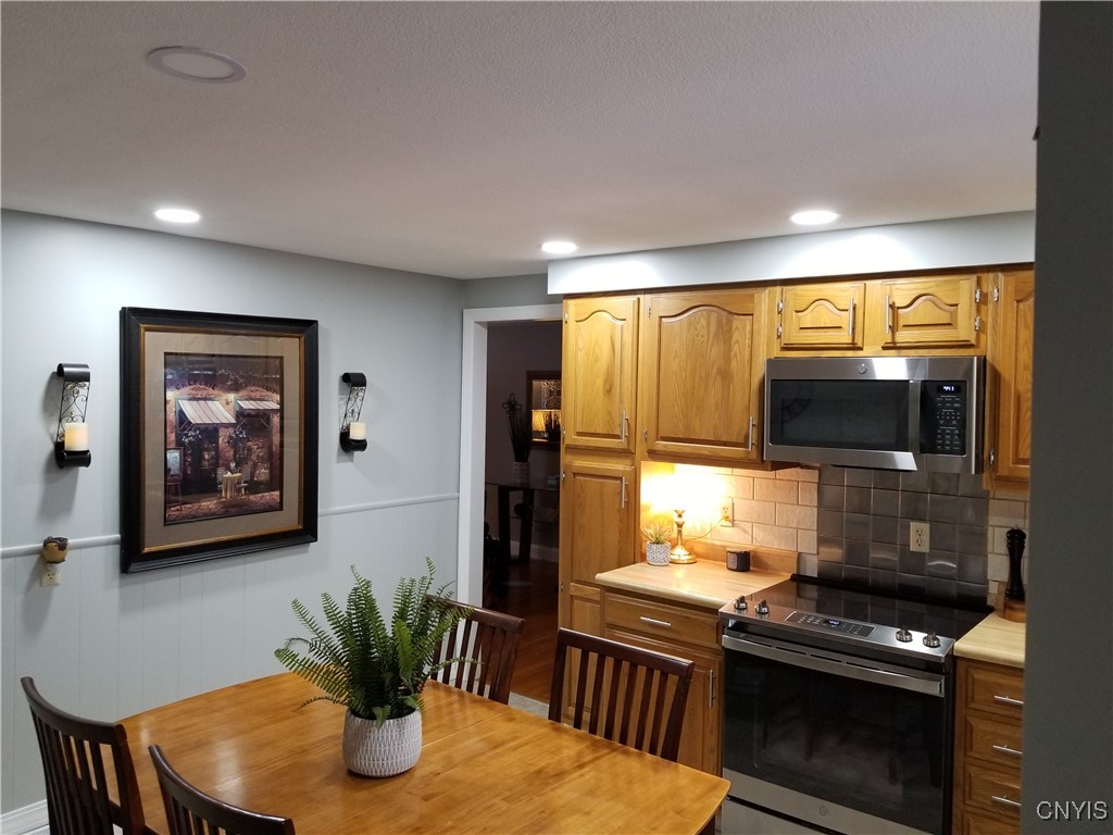 124 Charles Drive, Camillus, New York image 7