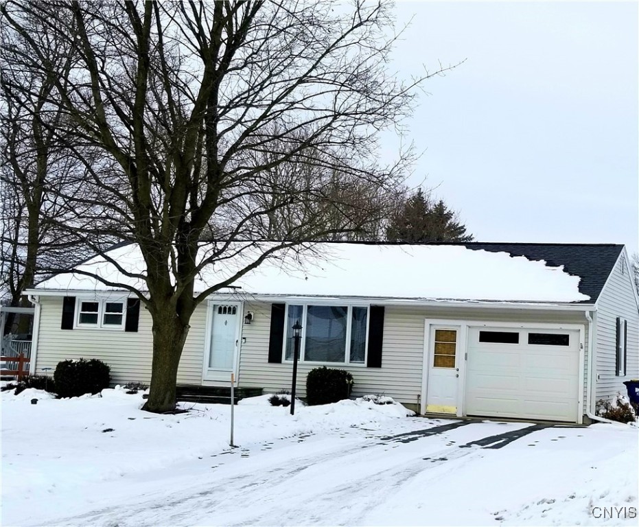 124 Charles Drive, Camillus, New York image 1
