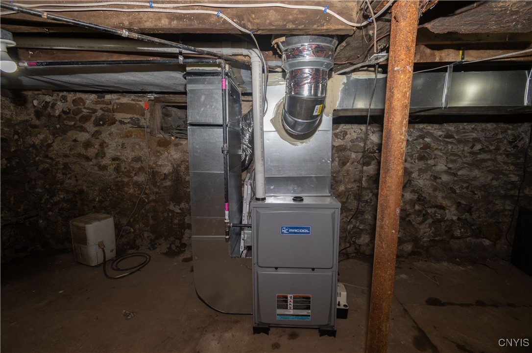 Elbridge, New York 13080, United States, 4 Bedrooms Bedrooms, ,2 BathroomsBathrooms,Residential,Pending,204459