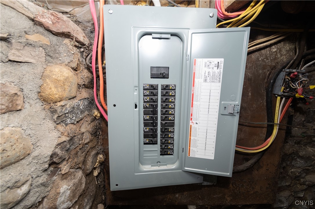 Elbridge, New York 13080, United States, 4 Bedrooms Bedrooms, ,2 BathroomsBathrooms,Residential,Pending,204459