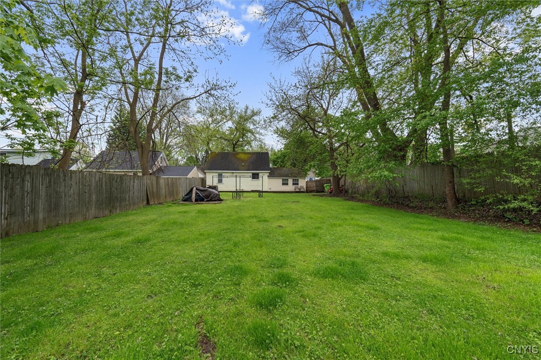 203 Lawrence Avenue, Clay, New York image 32