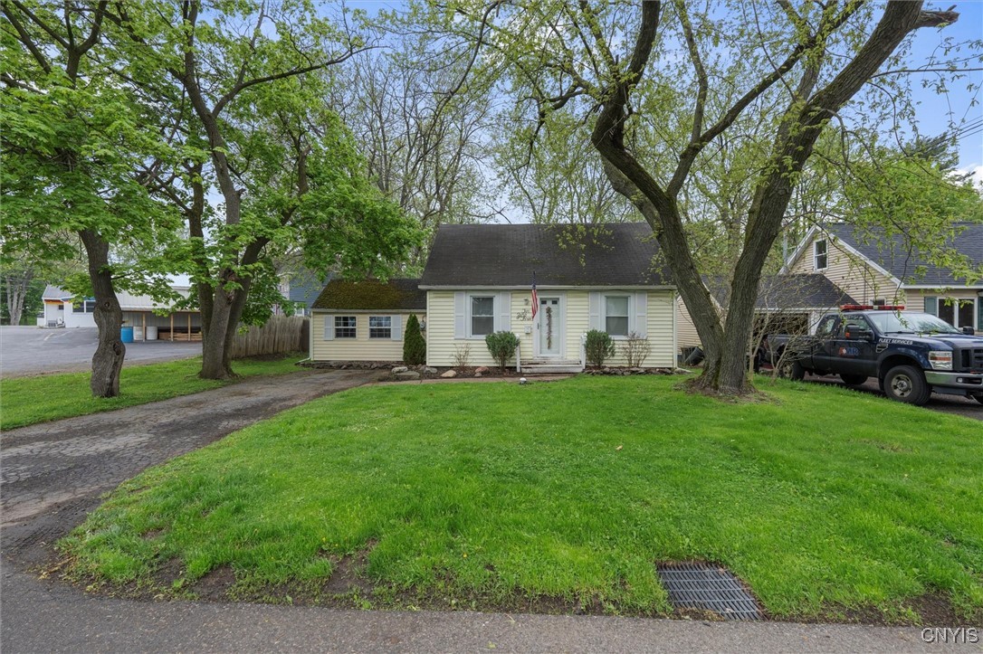 203 Lawrence Avenue, Clay, New York image 4