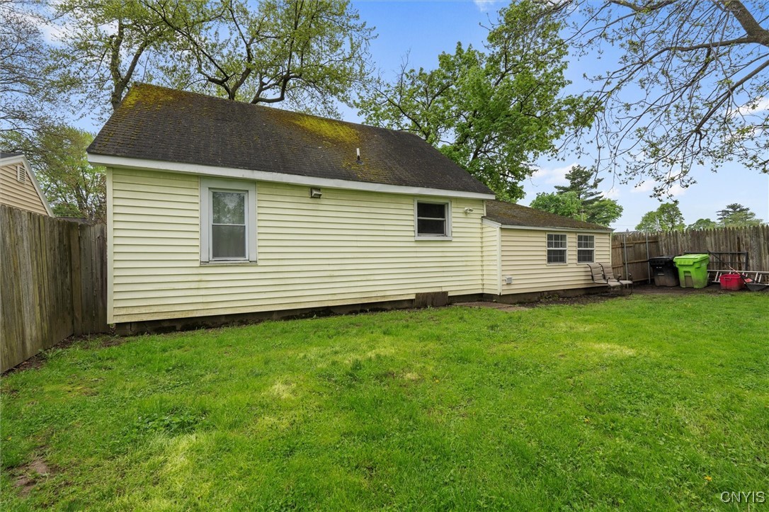 203 Lawrence Avenue, Clay, New York image 31