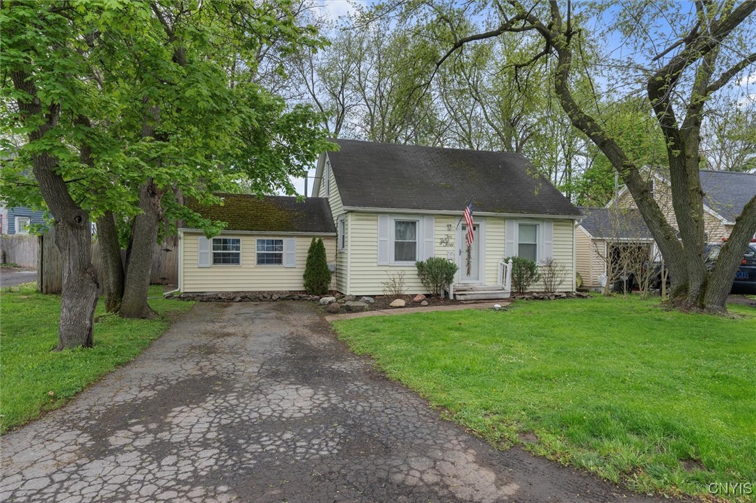 203 Lawrence Avenue, Clay, New York image 3