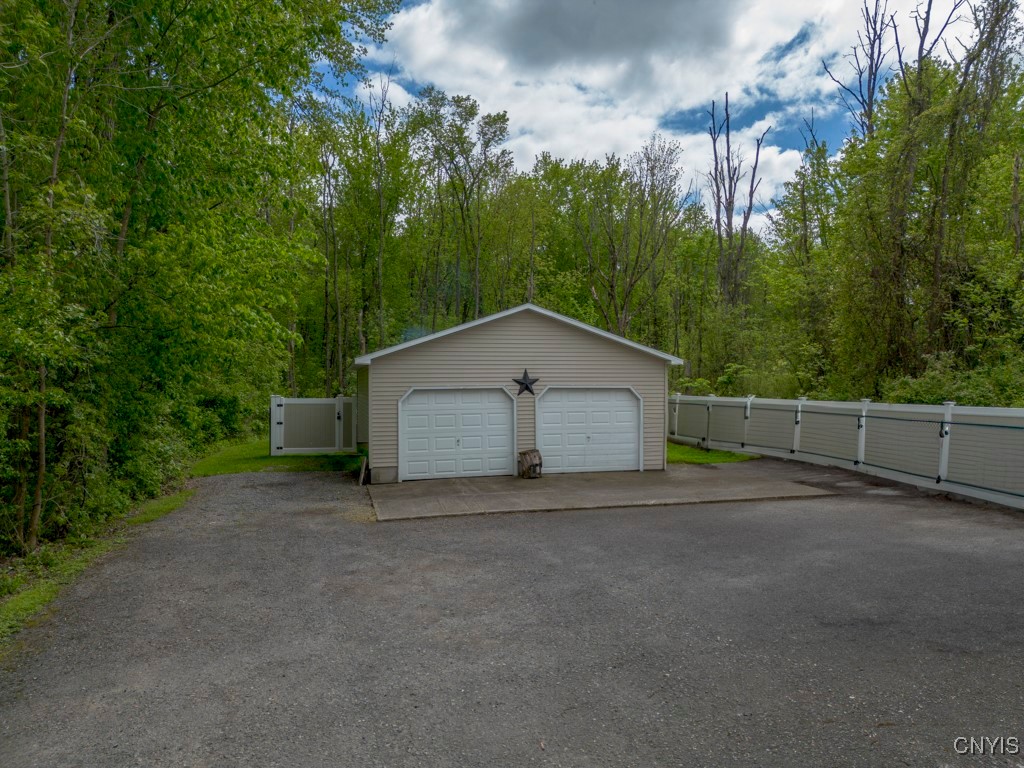 7226 Lakeshore Road, Cicero, New York image 39