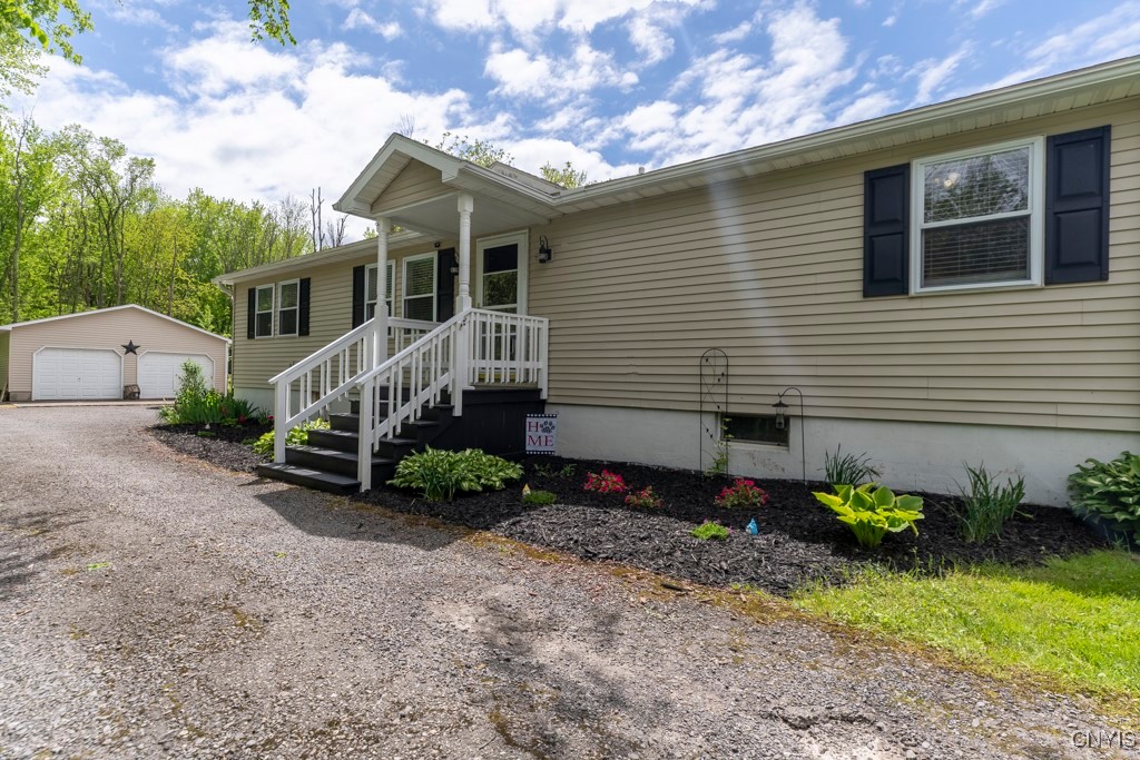 7226 Lakeshore Road, Cicero, New York image 1