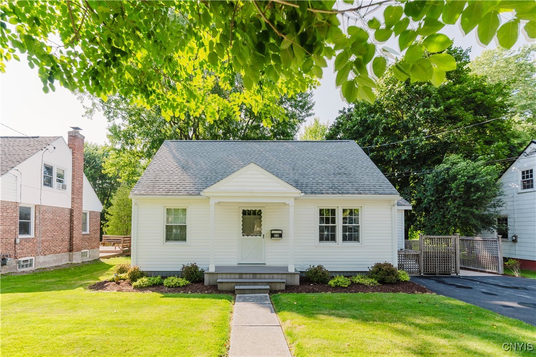 312 Iroquois Avenue W