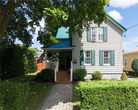 Photo of 424 Cayuga Street, Syracuse, NY 13204 (MLS # S1693094)