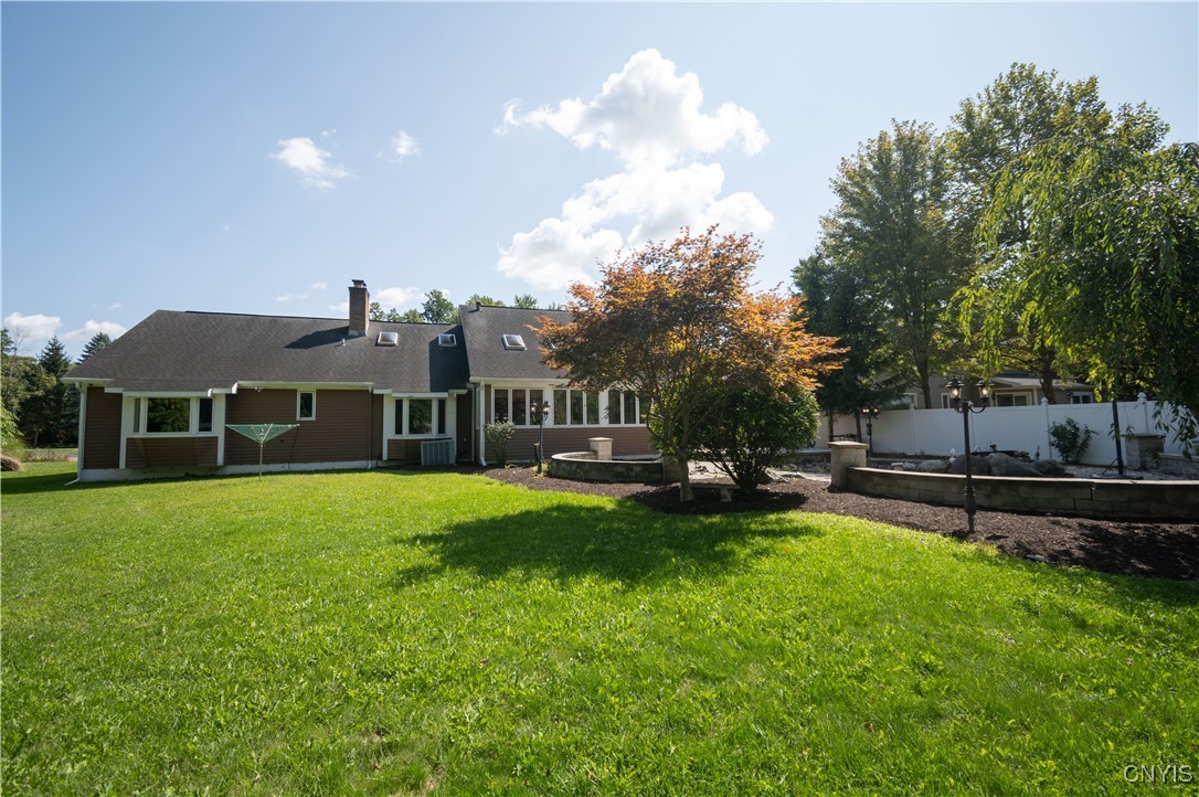 Salina, New York 13090, United States, 4 Bedrooms Bedrooms, ,4 BathroomsBathrooms,Residential,Active,211096