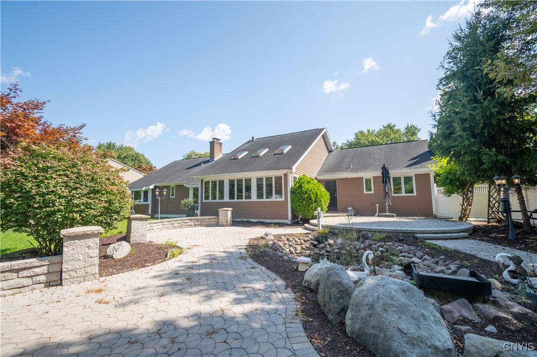 Salina, New York 13090, United States, 4 Bedrooms Bedrooms, ,4 BathroomsBathrooms,Residential,Active,211096