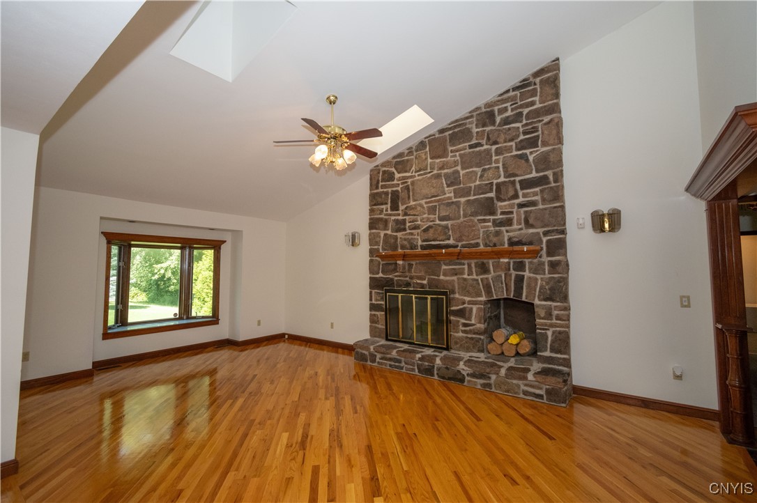 Salina, New York 13090, United States, 4 Bedrooms Bedrooms, ,4 BathroomsBathrooms,Residential,Active,211096