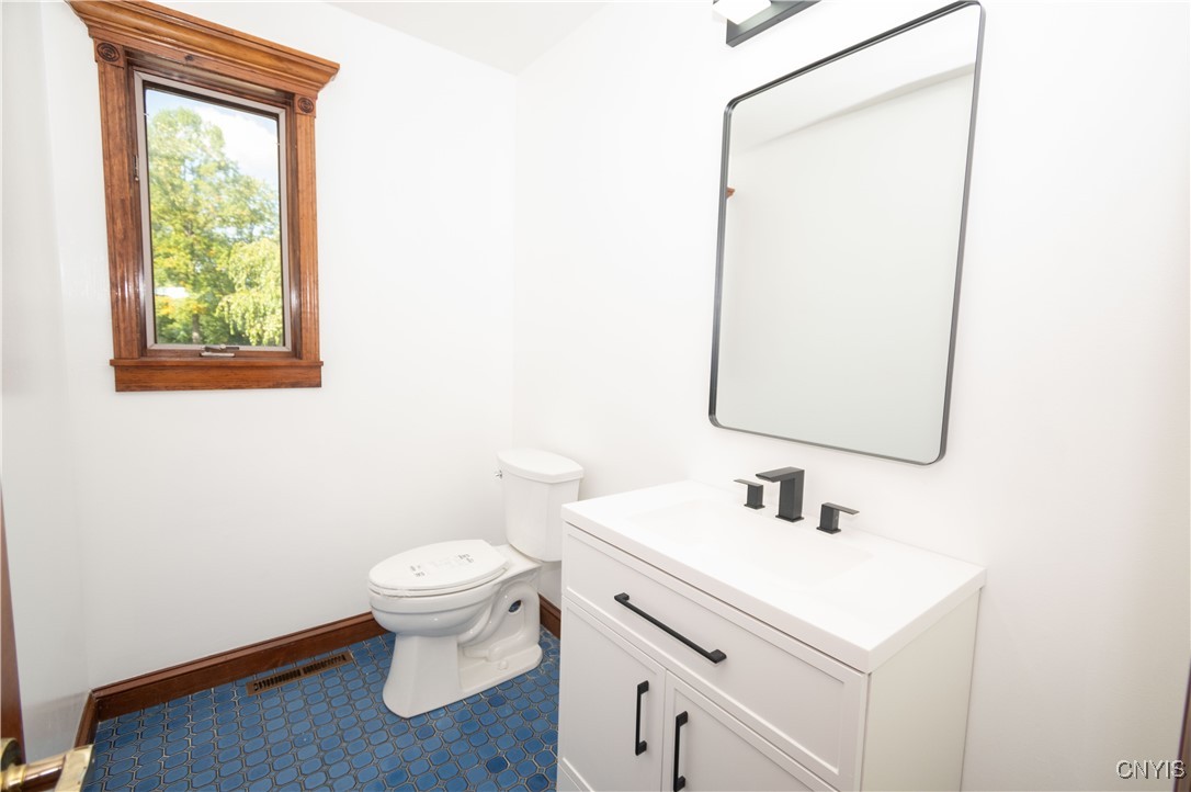 Salina, New York 13090, United States, 4 Bedrooms Bedrooms, ,4 BathroomsBathrooms,Residential,Active,211096