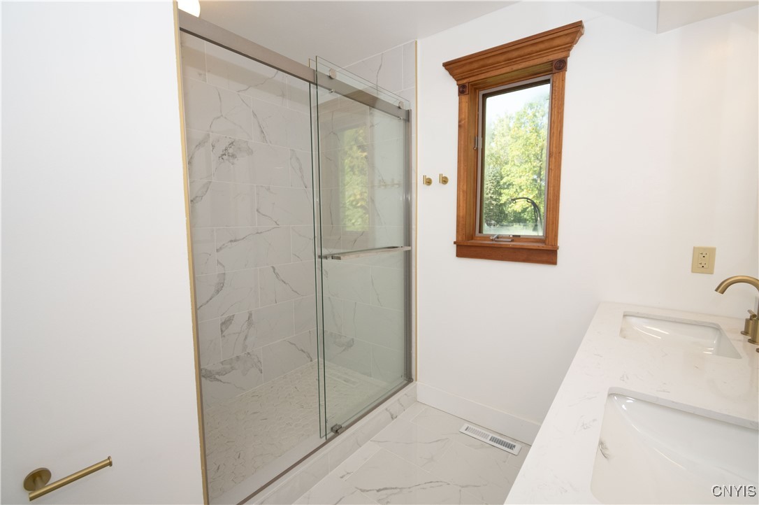 Salina, New York 13090, United States, 4 Bedrooms Bedrooms, ,4 BathroomsBathrooms,Residential,Active,211096