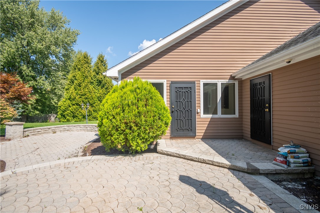 Salina, New York 13090, United States, 4 Bedrooms Bedrooms, ,4 BathroomsBathrooms,Residential,Active,211096