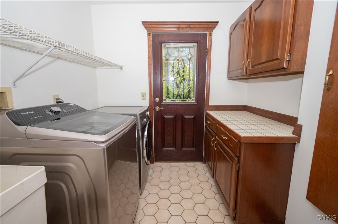 Salina, New York 13090, United States, 4 Bedrooms Bedrooms, ,4 BathroomsBathrooms,Residential,Active,211096