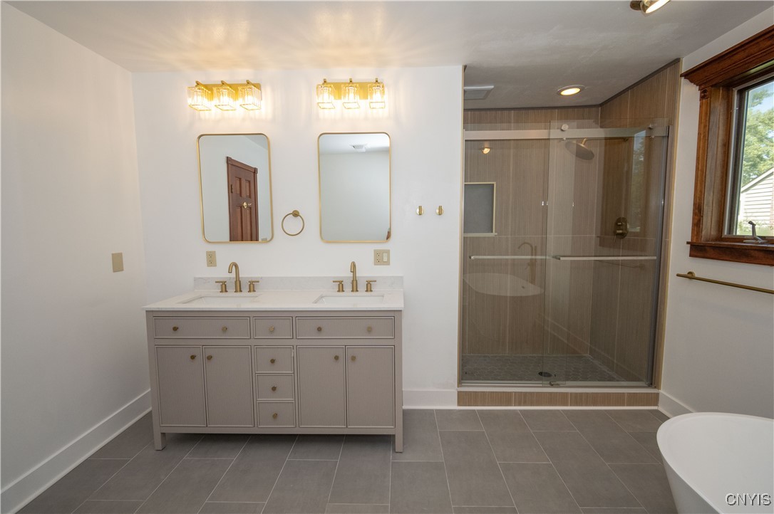 Salina, New York 13090, United States, 4 Bedrooms Bedrooms, ,4 BathroomsBathrooms,Residential,Active,211096