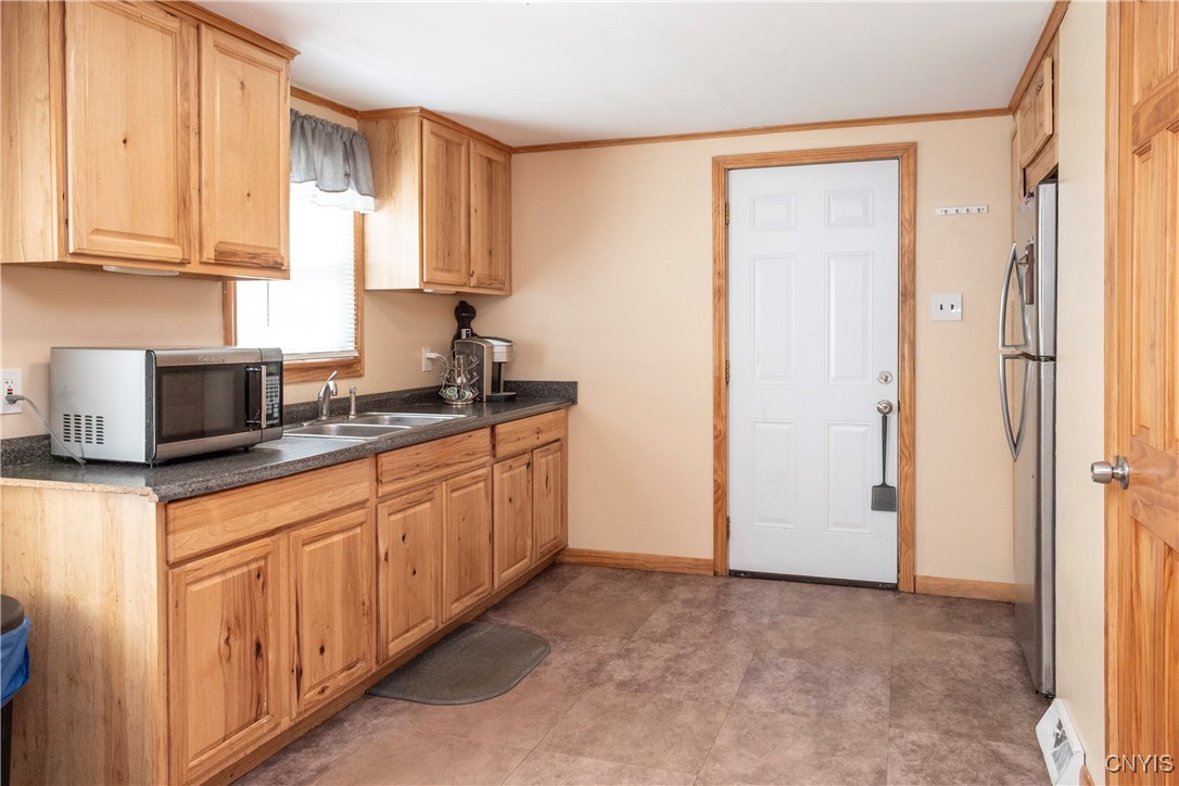421 Spruce Street, Utica, New York image 13