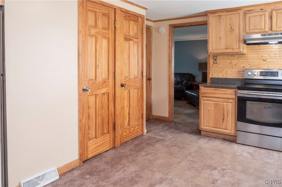 421 Spruce Street, Utica, New York image 12