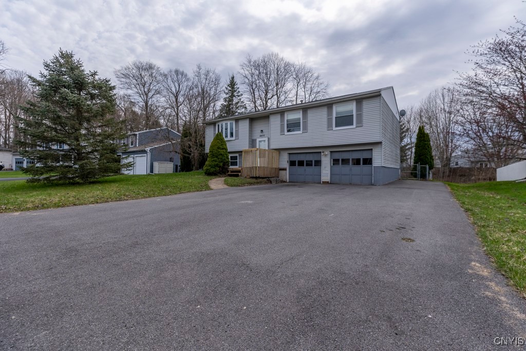 8405 Winterberry Way, Clay, New York image 6