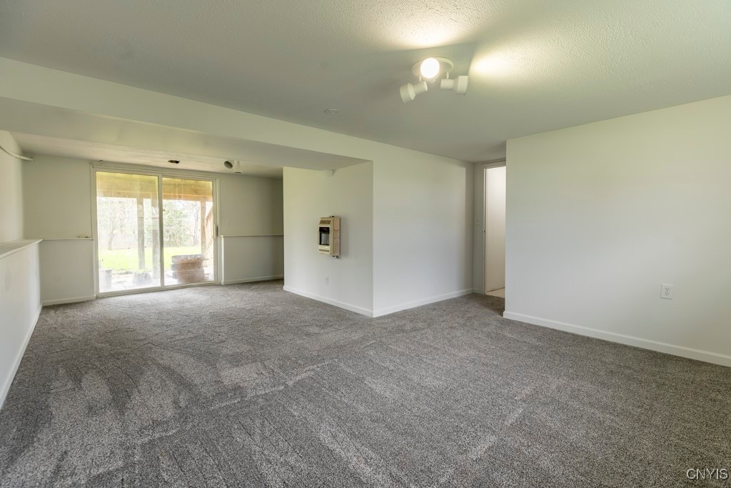 8405 Winterberry Way, Clay, New York image 30