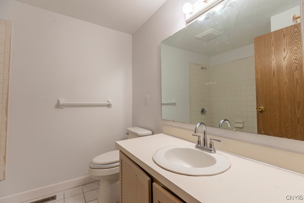 8405 Winterberry Way, Clay, New York image 4